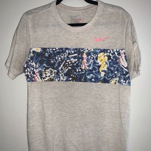 GRAPHIC NIKE TEE